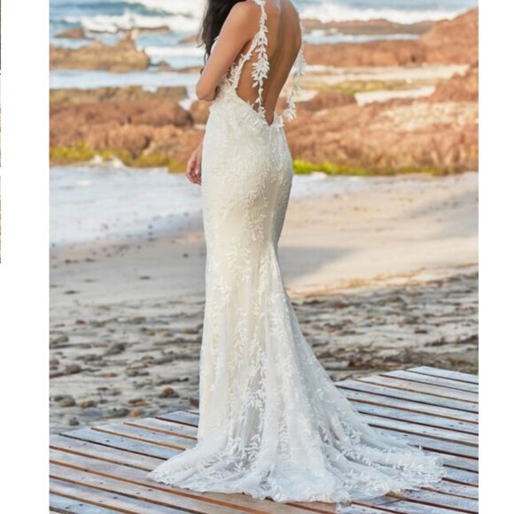 Willowby by Watters Bahati Wedding Dress - Picture 3 of 16